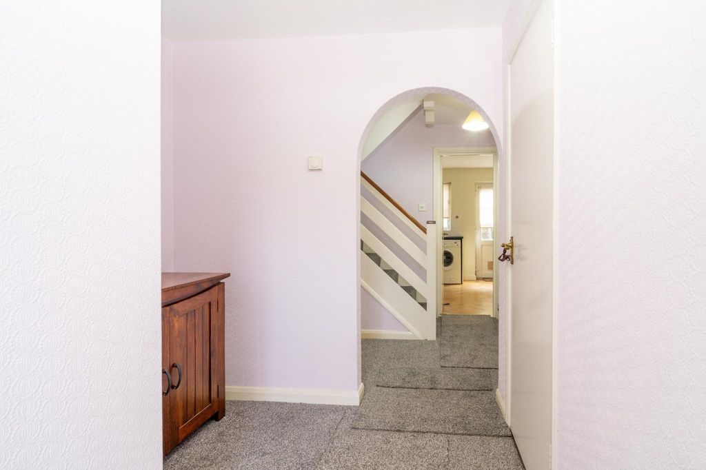 Property photo 2 of 14 Hallway
