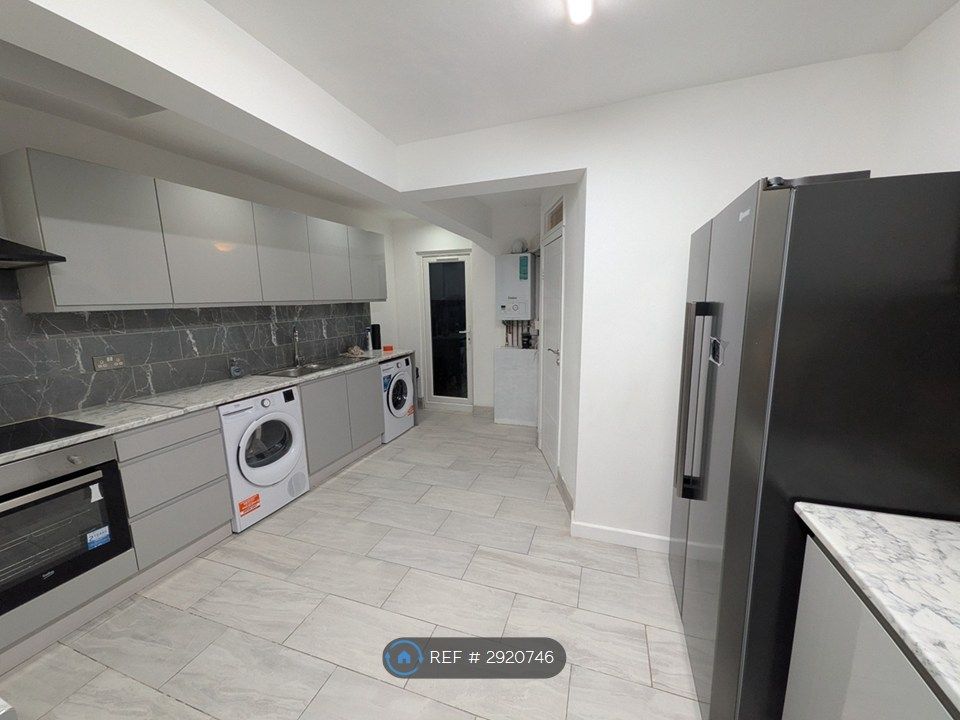 Property photo 1 of 7 Kitchen
