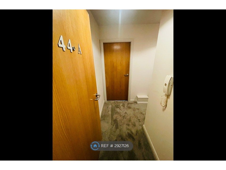 Property photo 2 of 10 Flat 44A Entrance Hall