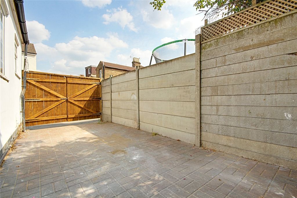 Property photo 2 of 18 Picture No. 13