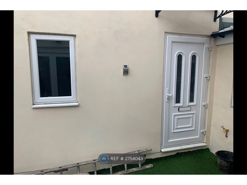 Property photo 2 of 25