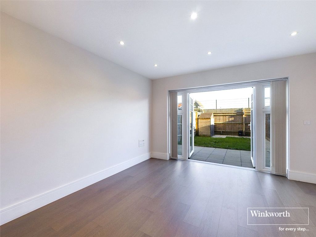 Property photo 3 of 16 Picture No. 24