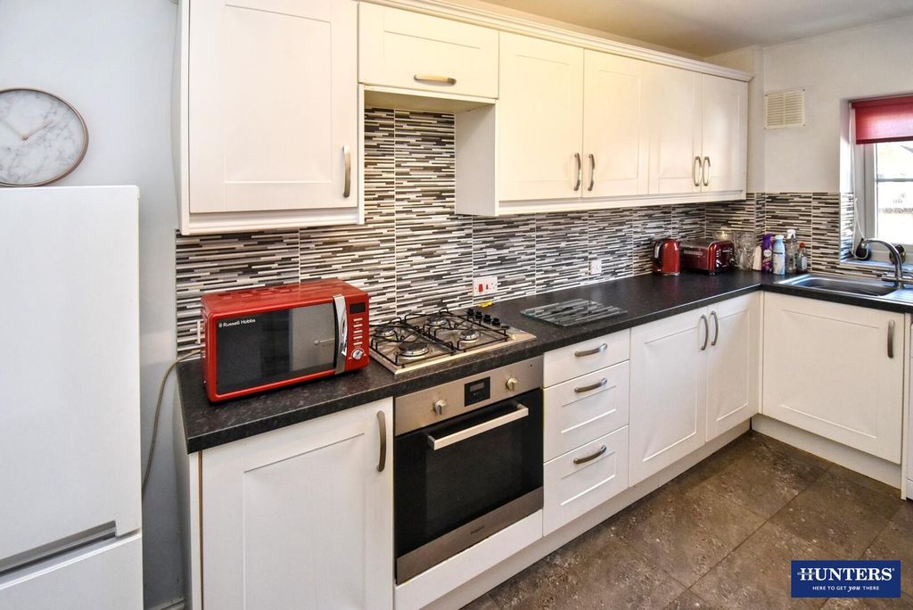 Property photo 2 of 11 Kitchen