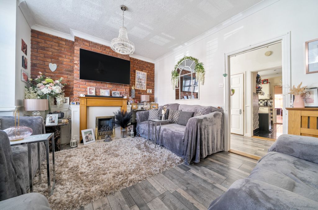 Property photo 2 of 14 1359205-8-68d54Bb...