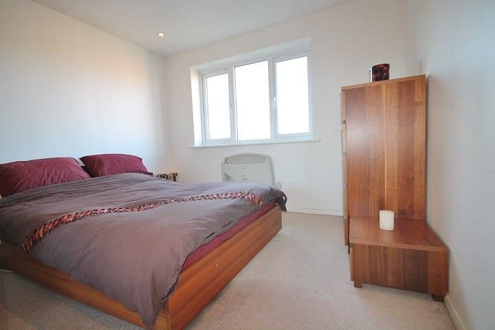 Property photo 2 of 6 Bedroom