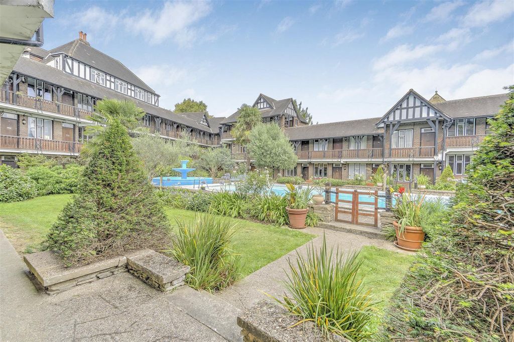 Property photo 3 of 17 44_Tudor_Close_4.Jpg