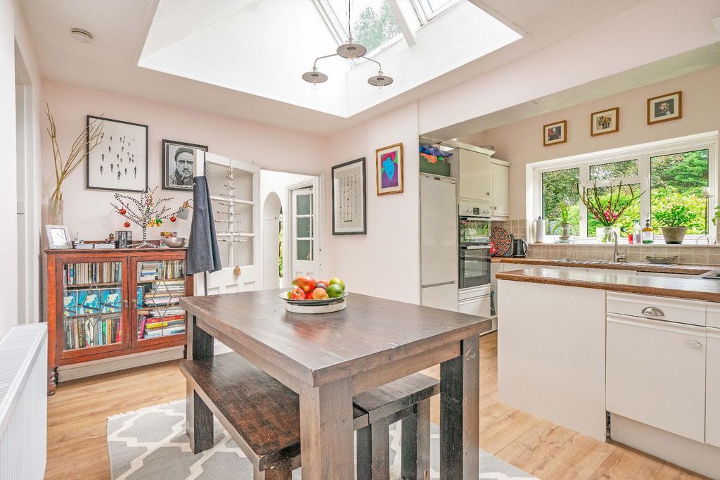 Property photo 2 of 20