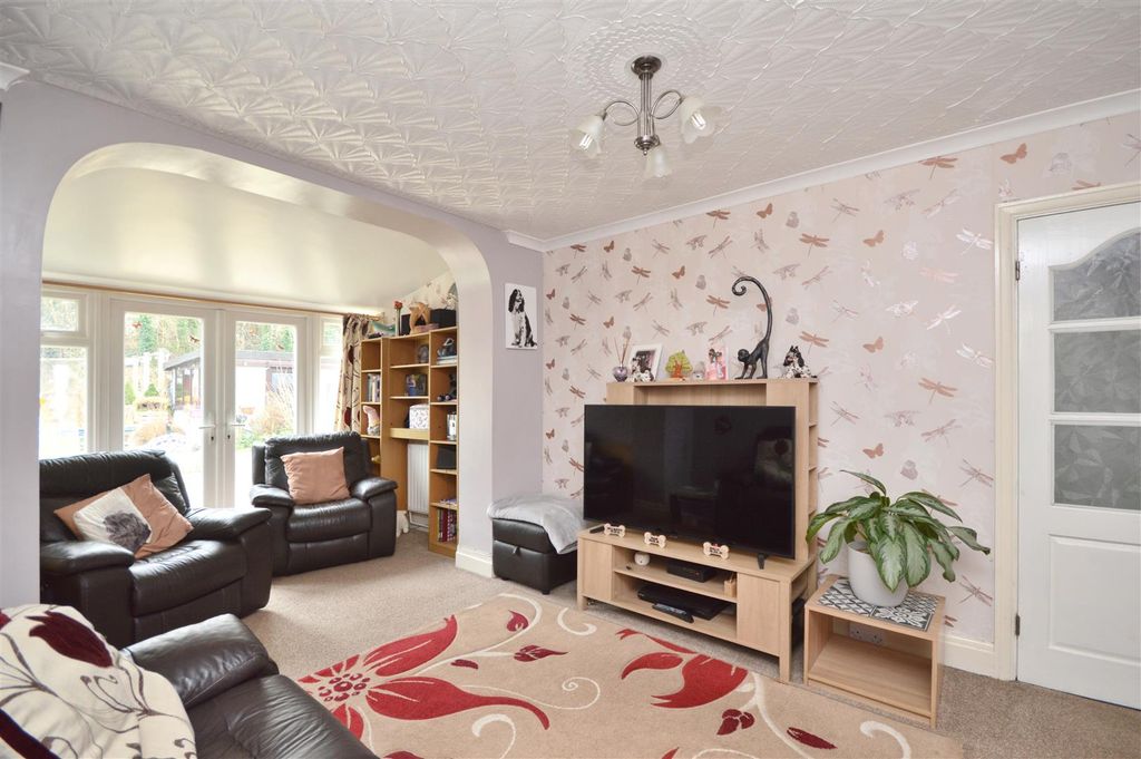 Property photo 3 of 17 Sitting Room