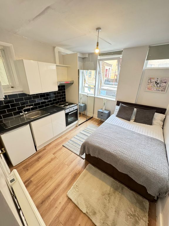 Property photo 1 of 6 Self-Contained Studio Flat To Rent Located Just 3 Minutes Walking From Seven Sisters Tube Station, Zone 3