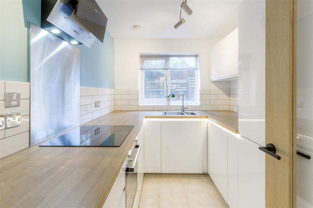 Property photo 2 of 12 Kitchen