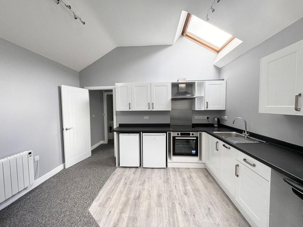 Property photo 2 of 6 Kitchen