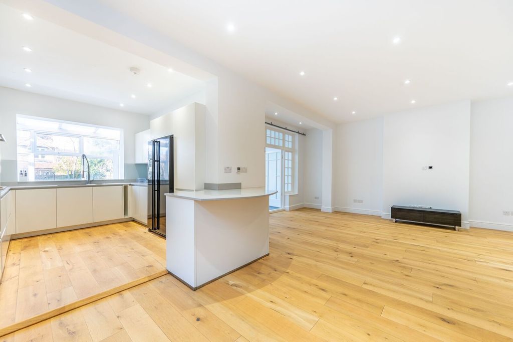 Property photo 1 of 24