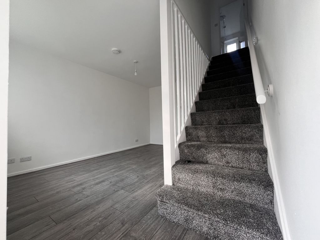 Property photo 2 of 11 Lounge2