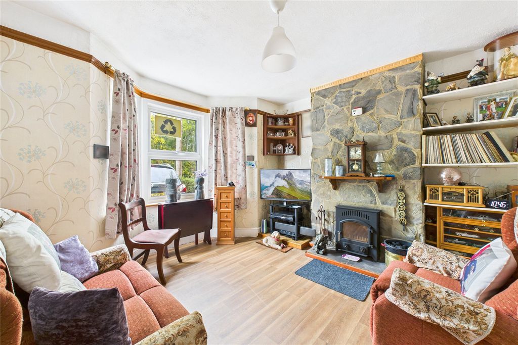 Property photo 2 of 12 Picture No. 11