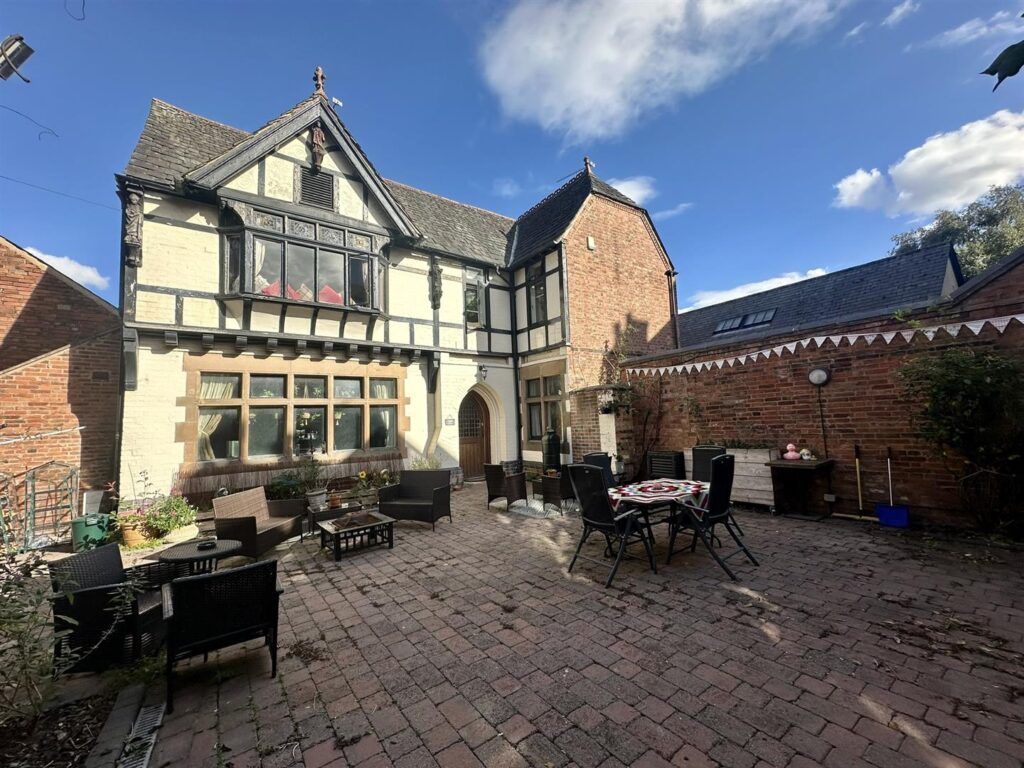 Property photo 3 of 12