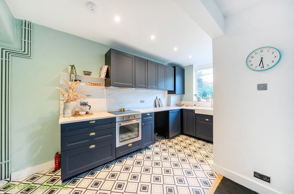 Property photo 3 of 21 700d35A5-1d24-437...