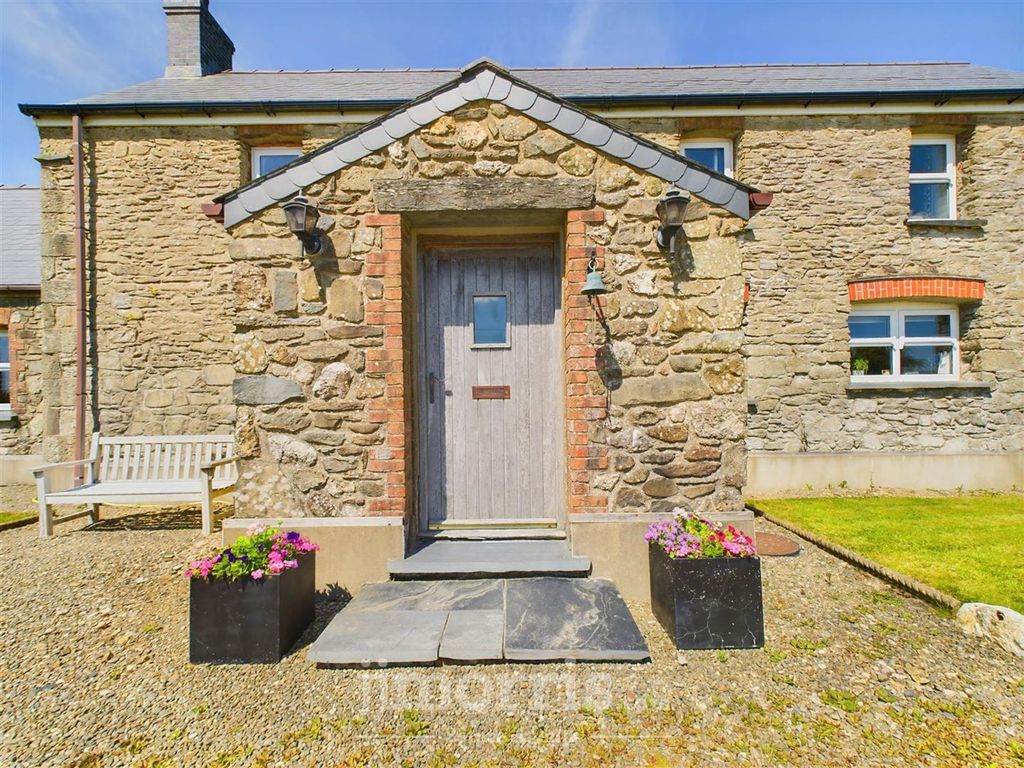 Property photo 2 of 40 Cam02122G0-Pr0142-Still003.Jpg