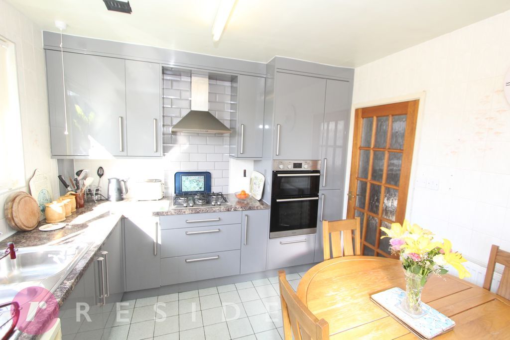 Property photo 2 of 13 Kitchen