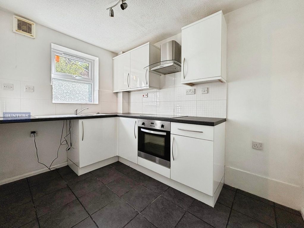 Property photo 2 of 12 Kitchen