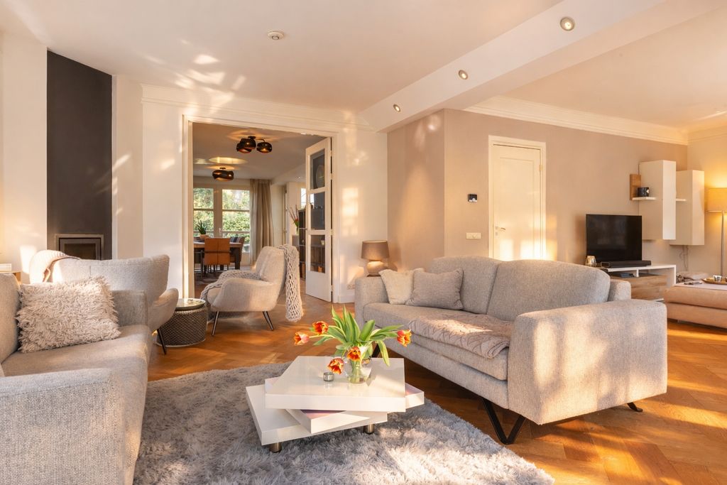 Property photo 2 of 36