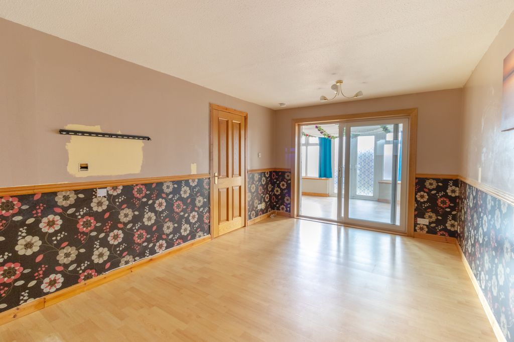 Property photo 3 of 17 Lounge To Conservatory