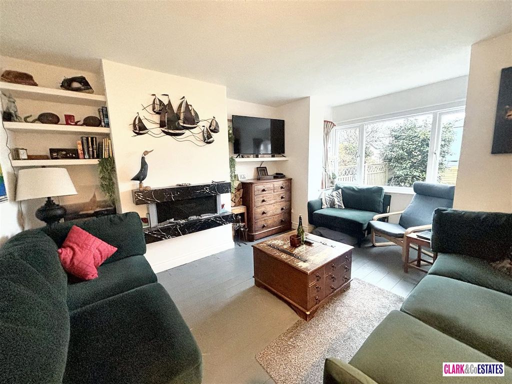 Property photo 2 of 17 Landing