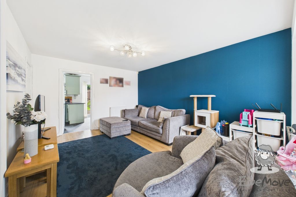 Property photo 2 of 13 5