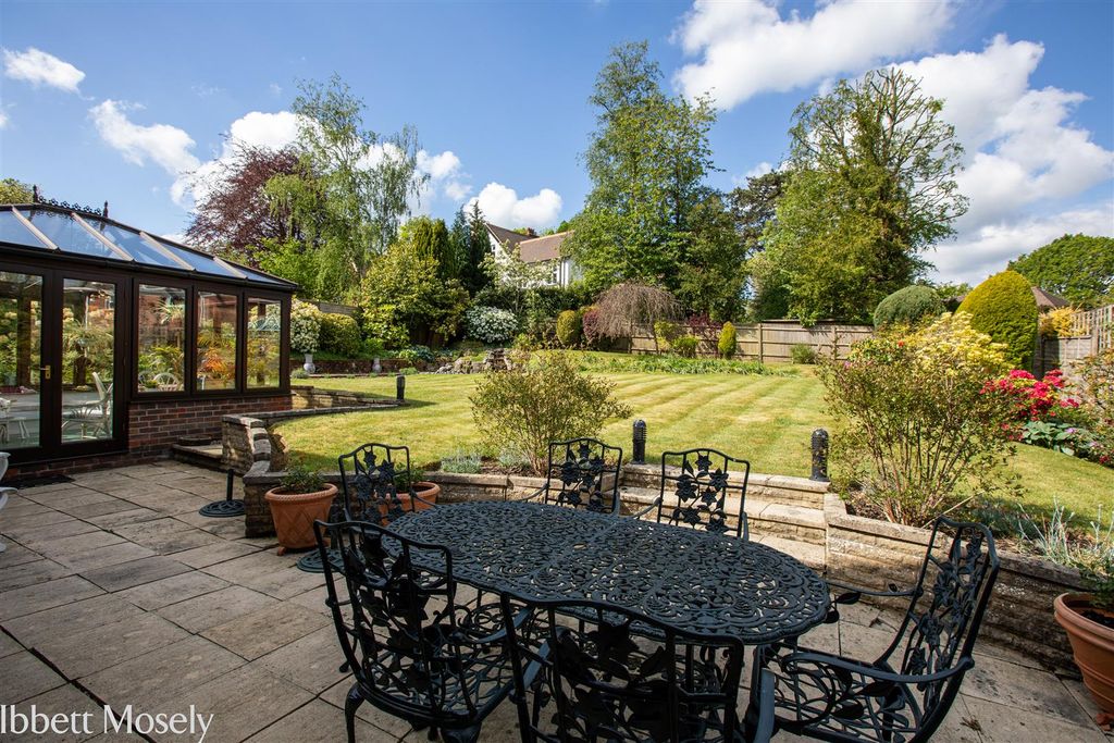 Property photo 3 of 26 Beaconfields Outside.Jpg