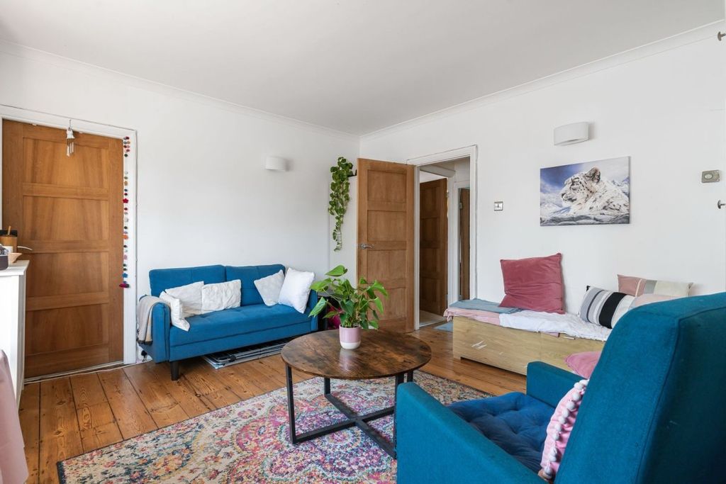 Property photo 2 of 28