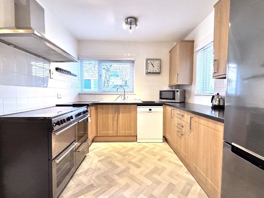 Property photo 3 of 28