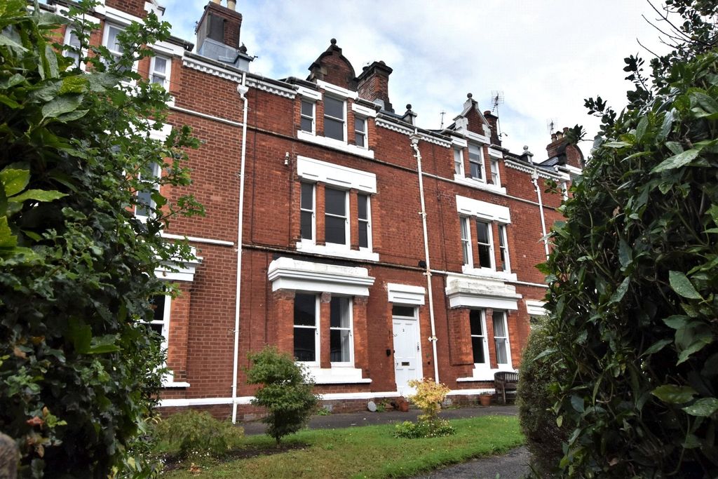 Property photo 1 of 10 Front
