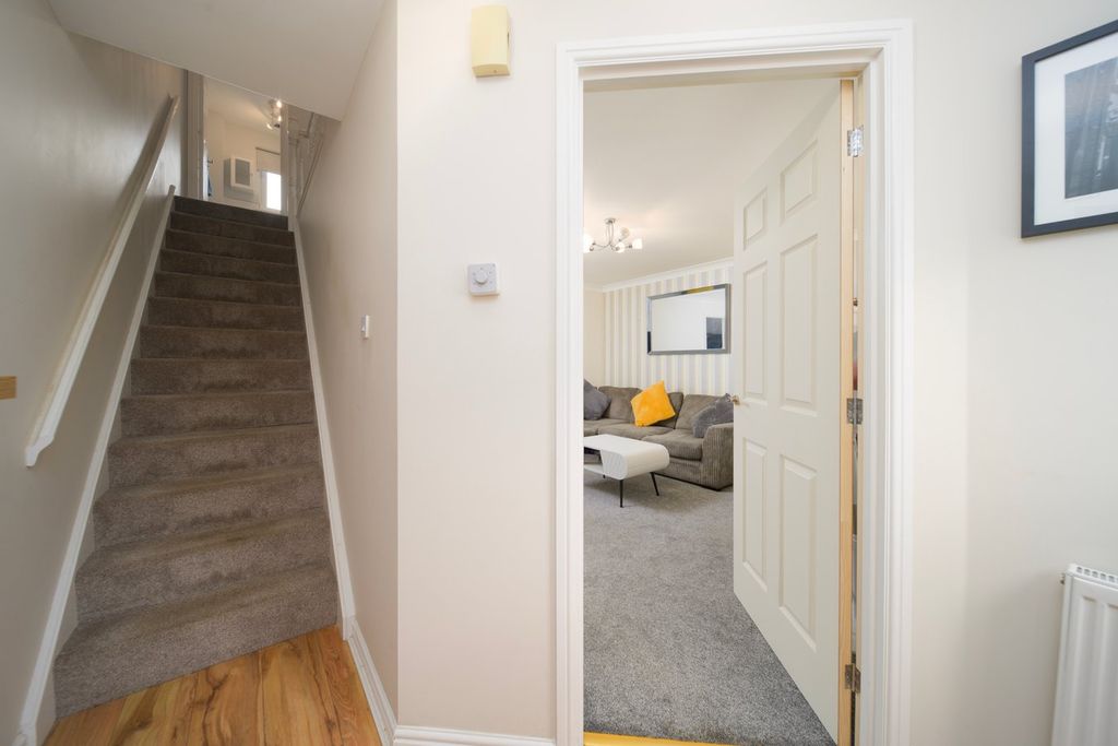 Property photo 3 of 27