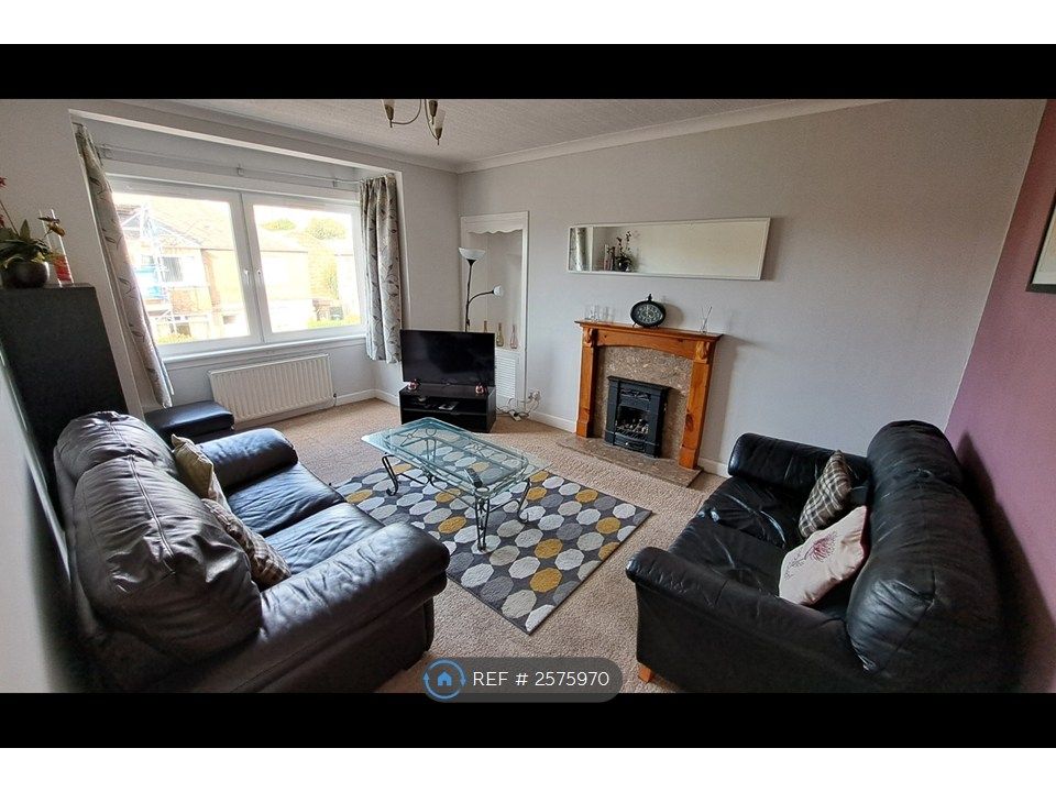 Property photo 1 of 10 Living Room