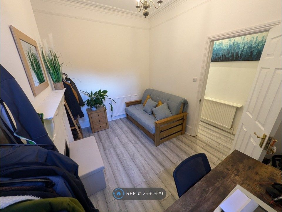 Property photo 3 of 12 Bedroom 02