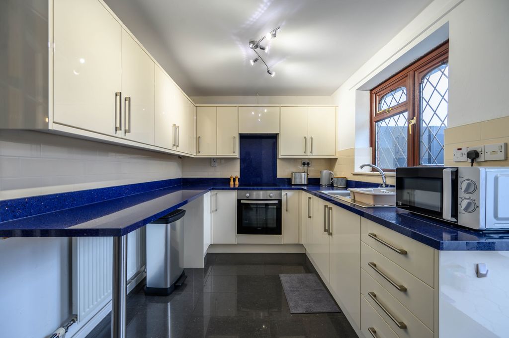 Property photo 2 of 16 Dsl_9961-Hdr