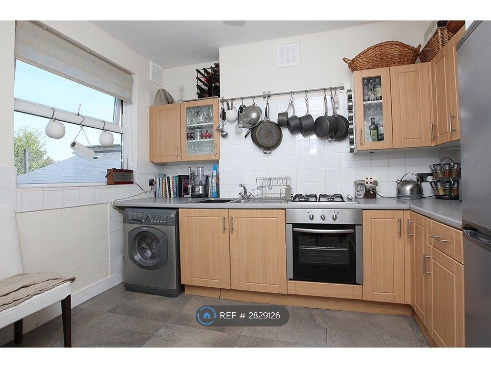 Property photo 2 of 7 Kitchen