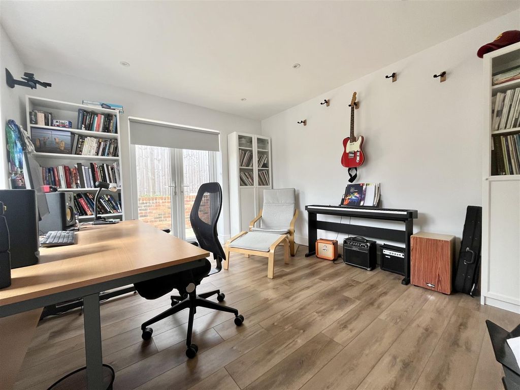 Property photo 3 of 25