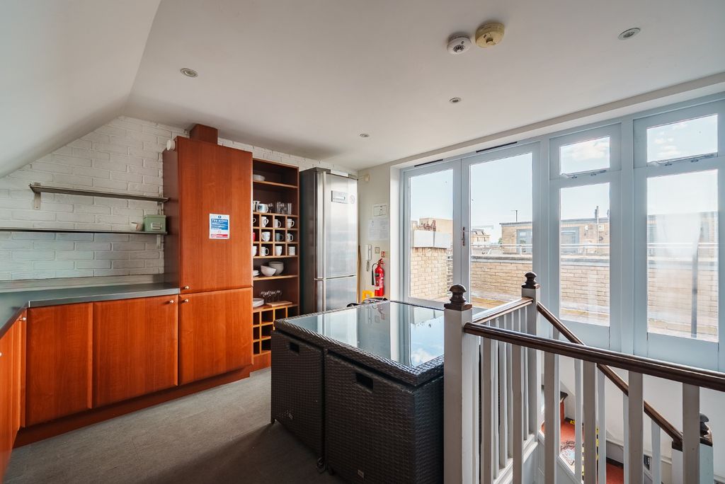 Property photo 2 of 14 3905774
