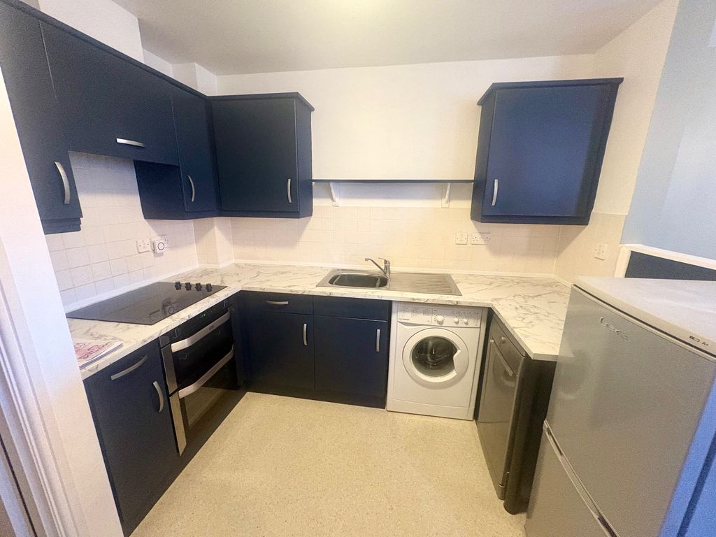 Property photo 3 of 13 Kitchen