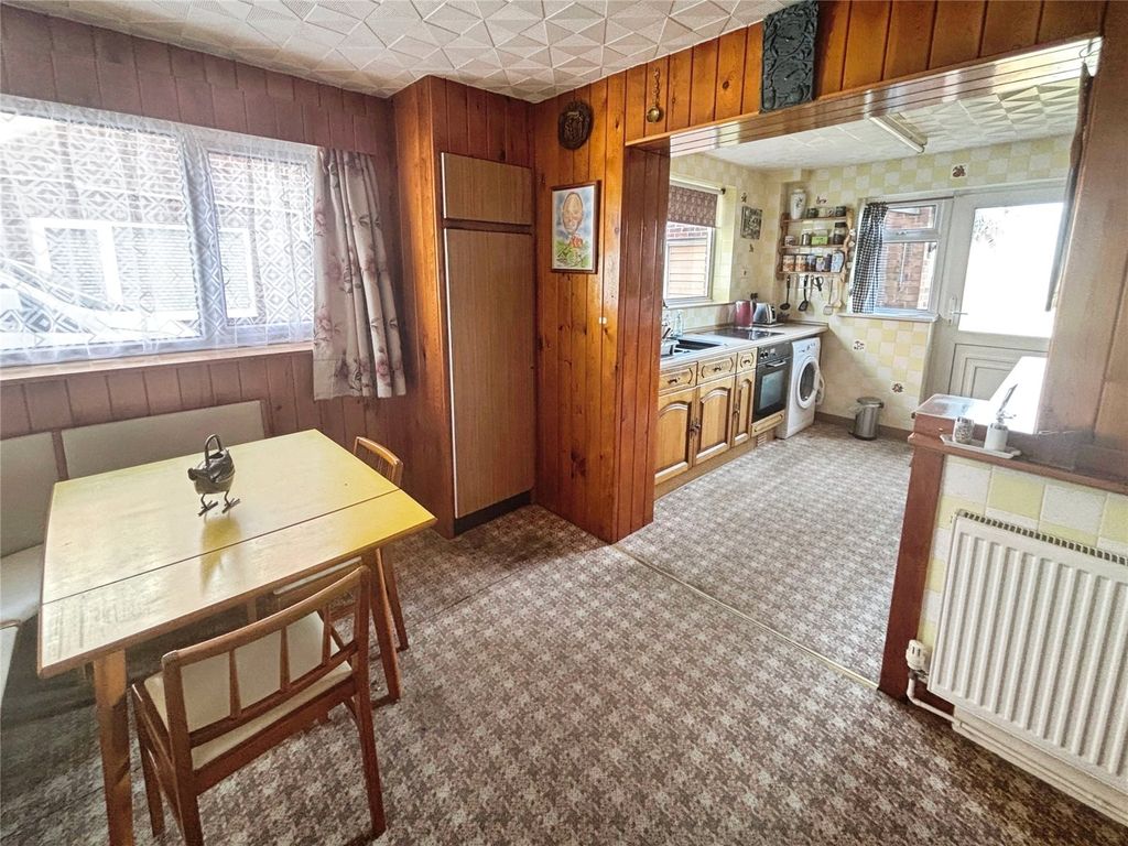 Property photo 3 of 18 Breakfast Kitchen