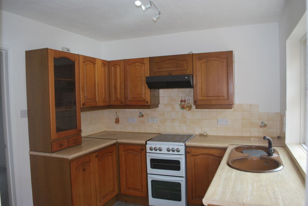 Property photo 3 of 9 Kitchen
