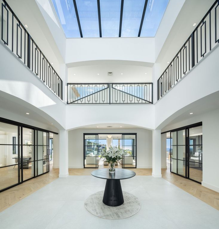 Property photo 2 of 25