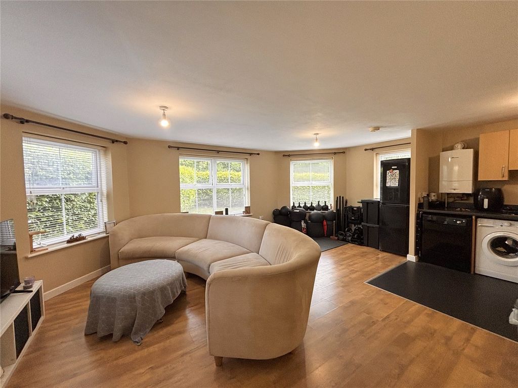Property photo 2 of 18 Lounge