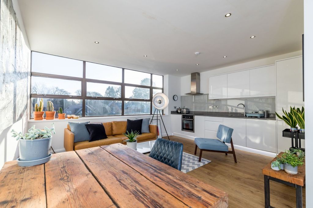 Property photo 1 of 13 Lounge 1