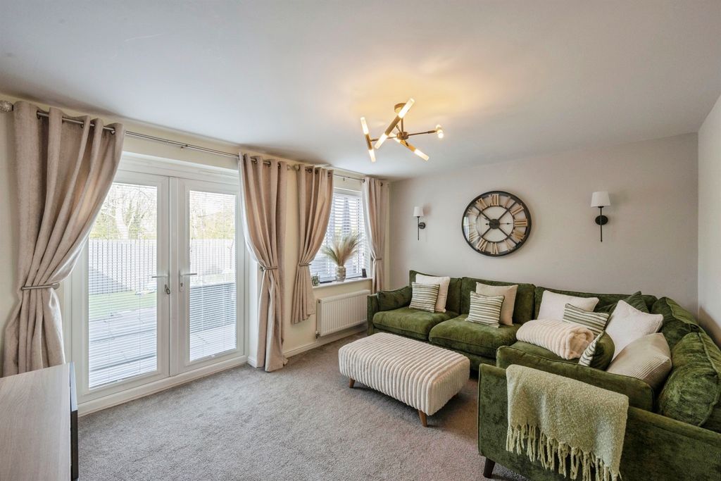 Property photo 2 of 21