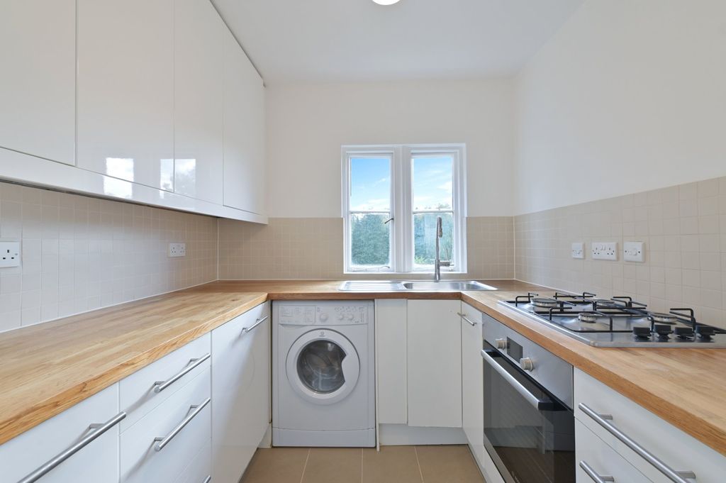 Property photo 2 of 10 Picture No. 24
