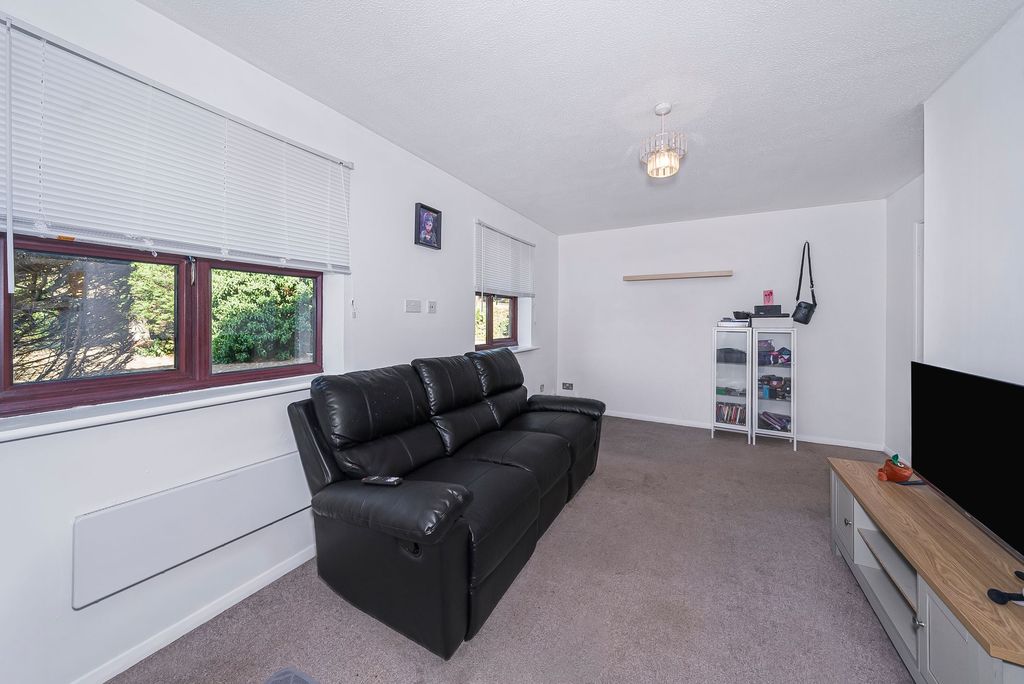 Property photo 3 of 15