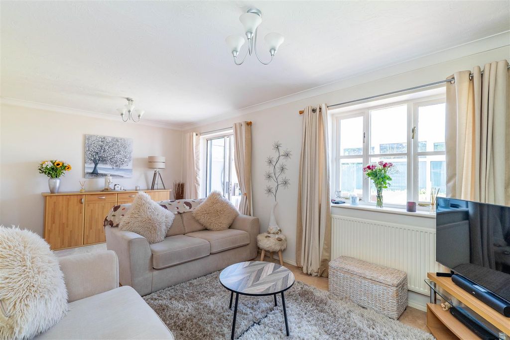 Property photo 2 of 28 Lounge/Dining Room