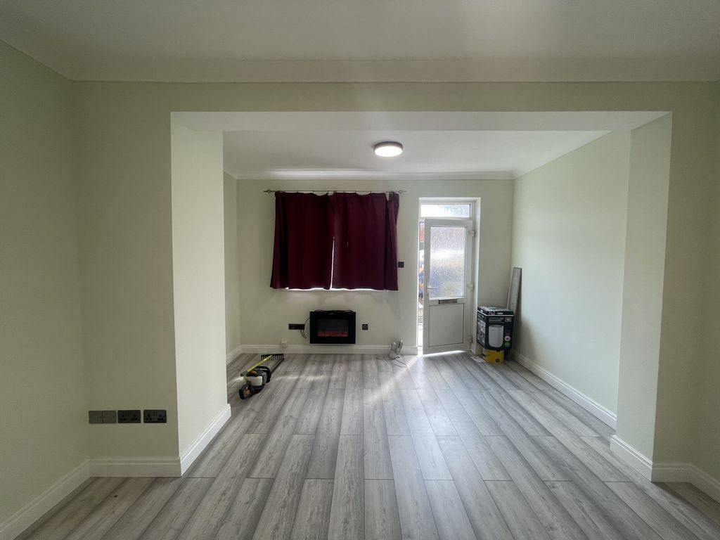 Property photo 2 of 7 Gallery