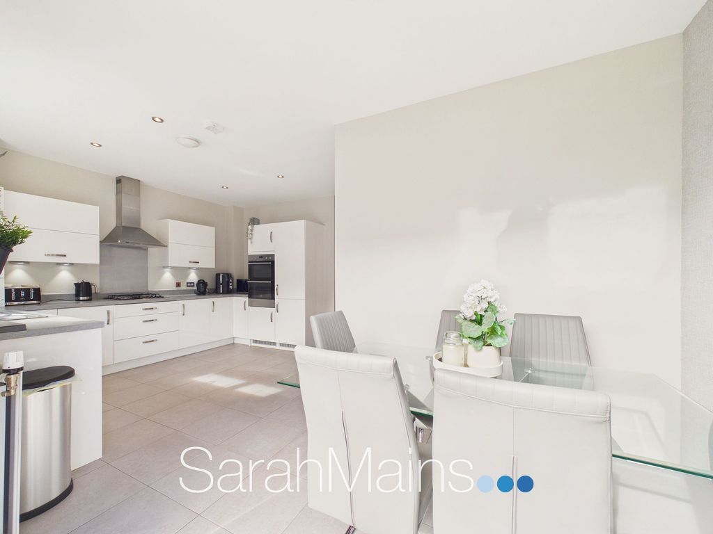 Property photo 2 of 15 Dining Kitchen